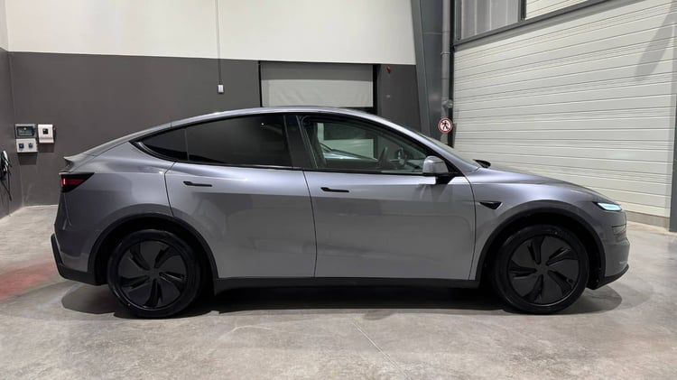 Tesla Model Y 2025