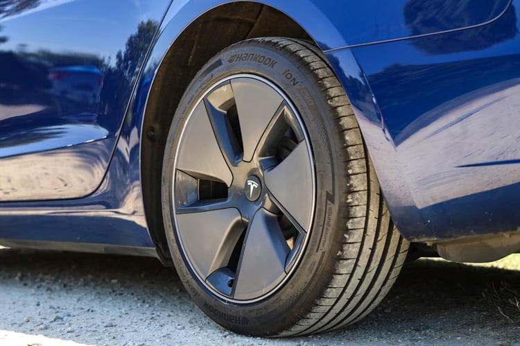 Hankook iON evo