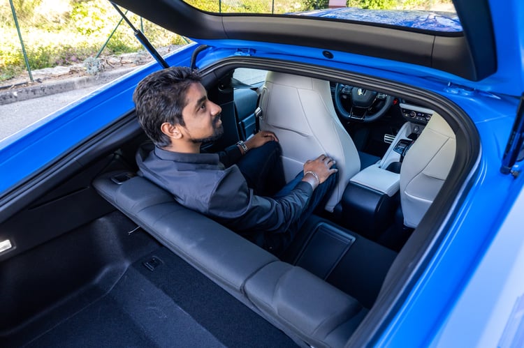 Performances du coupé sport hybride