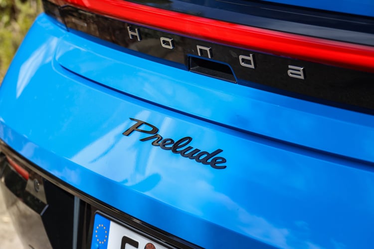 Performances du coupé sport hybride