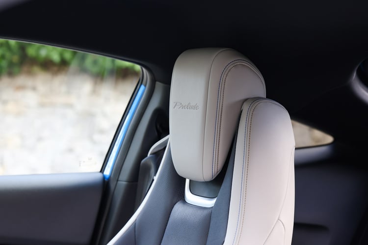 À bord du coupé sport hybride