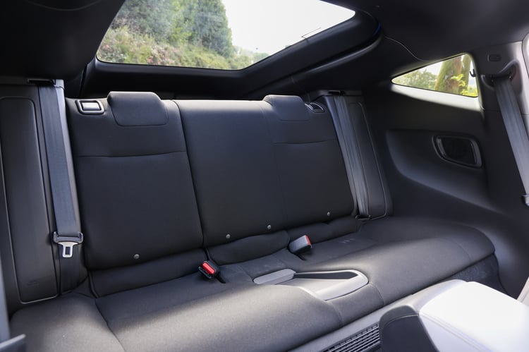 À bord du coupé sport hybride