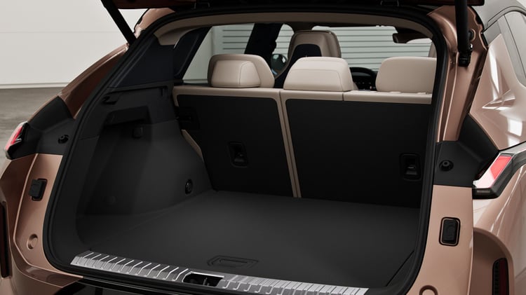 Coffre du Lynk & Co 08 avec sièges arrière en place