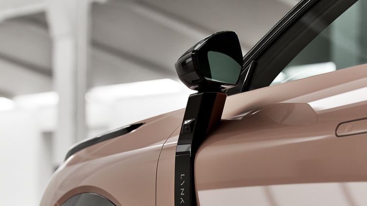 Rétroviseur extérieur du Lynk & Co 08 en détail