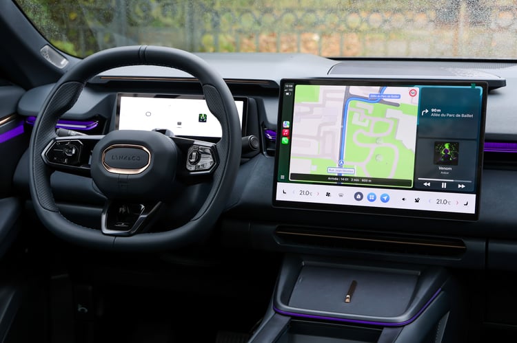 À bord du Lynk & Co 08