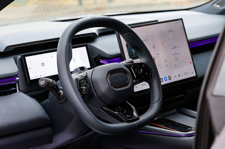 À bord du Lynk & Co 08