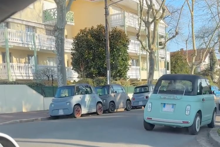 Citroën Ami et Fiat Topolino près d'un lycée à Arcachon