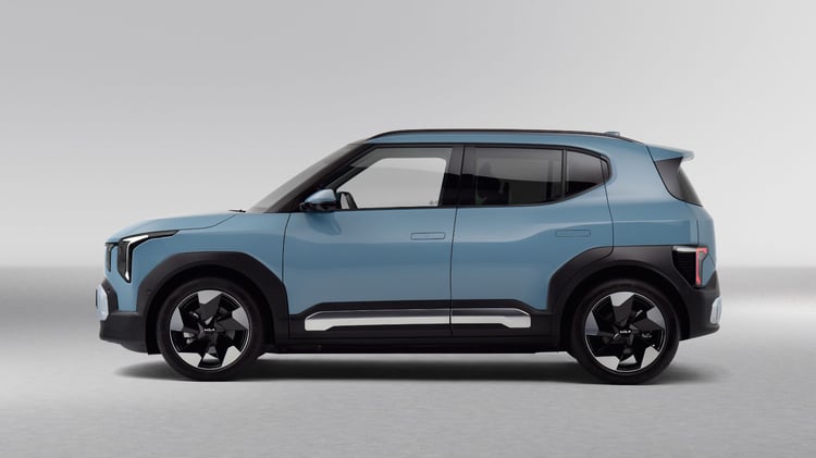 Kia EV2 vue de profil, SUV électrique compact bleu.