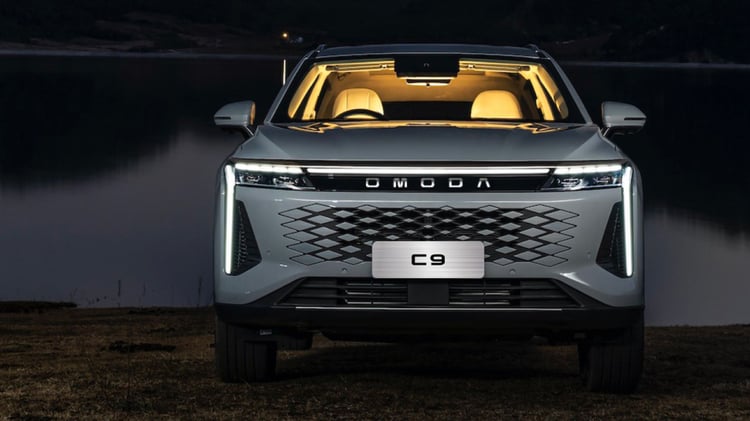Vue de face de l’Omoda 9 SHS-P, SUV hybride rechargeable premium du groupe Chery