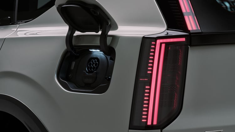 Trappe de recharge arrière du Volvo EX60 avec prise CCS