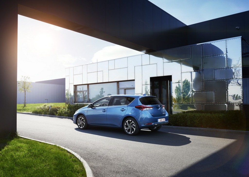 Toyota Auris hybride prix, consommation, fiche technique