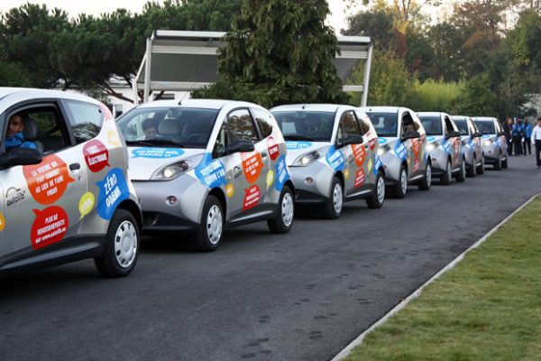 Voitures électriques : les constructeurs traditionnels détrônés en Novembre !