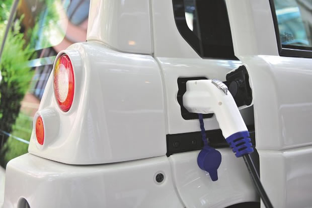Les véhicules électriques doivent s’imposer coûte que coûte !