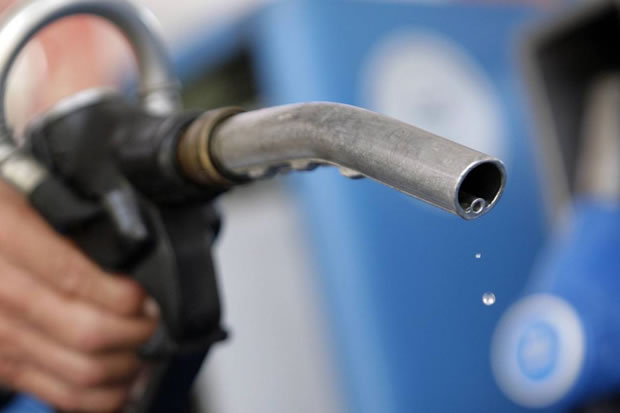 Baisser le prix des carburants : pour quoi faire ?