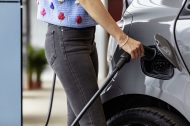 100.000 bornes et 1 million de voitures électriques en France en 2022 ?