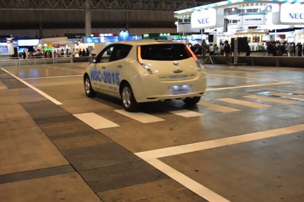 Une Nissan Leaf sans conducteur en 2015 ?