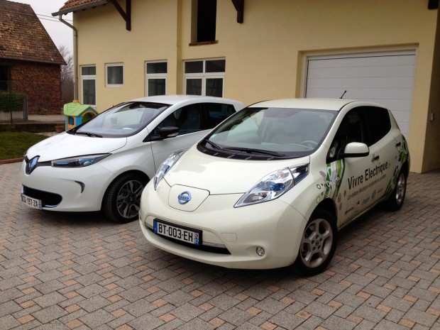 Les voitures électriques Nissan LEAF et Renault ZOE