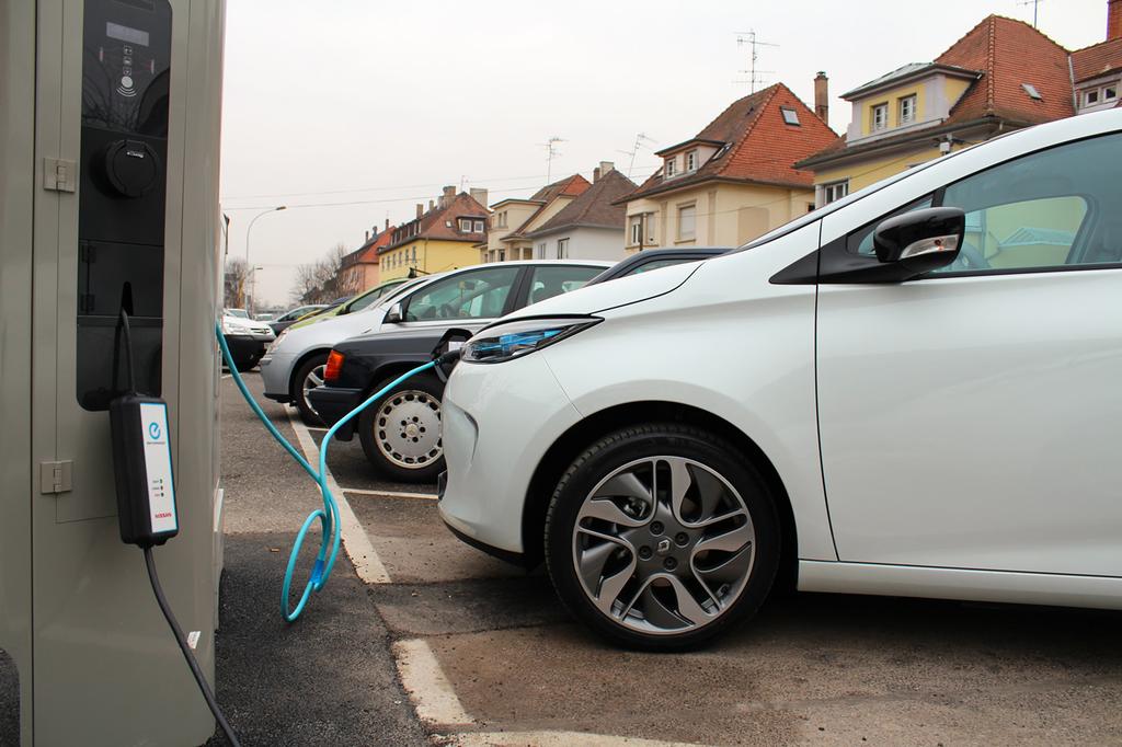 Le marché de la voiture électrique a doublé au premier semestre 2013