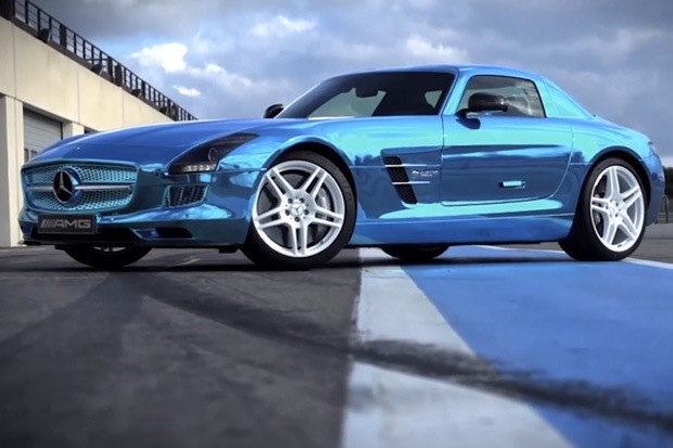Vidéo : test sur circuit de la SLS électrique de Mercedes