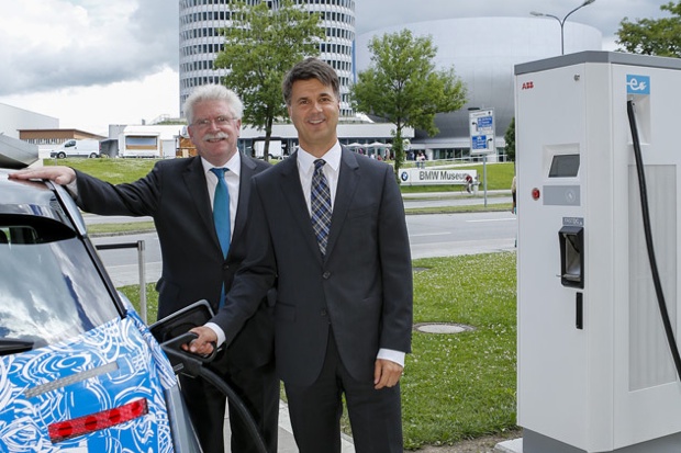 BMW installe une borne Combo à Munich