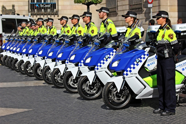 30 scooters électriques BMW pour la police de Barcelone