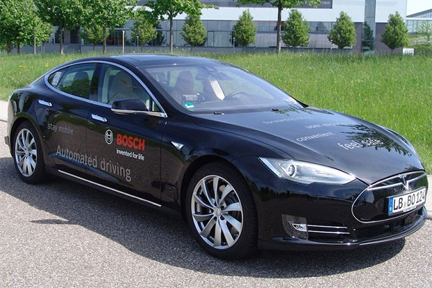 Une Tesla Model S autonome présentée par Bosch