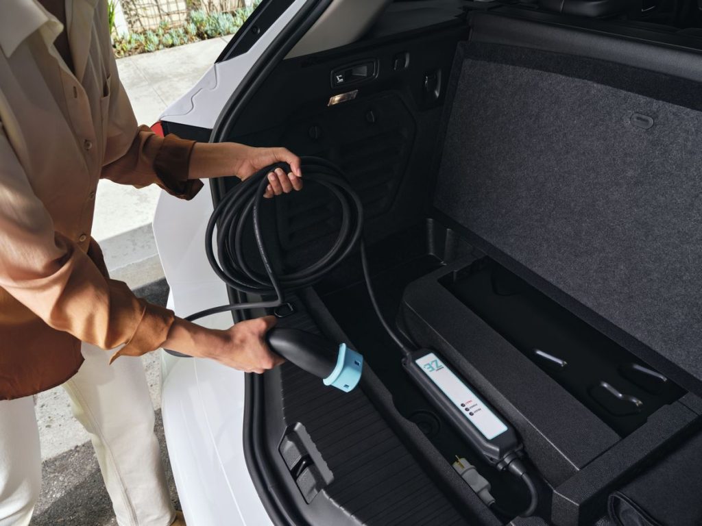 Renault Megane hybride rechargeable eTech commercialisation, prix