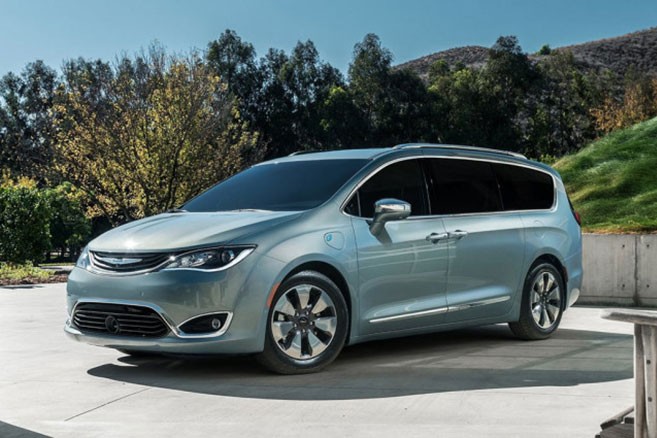 Le Chrysler Pacifica sera le premier monospace hybride rechargeable de la marque américaine