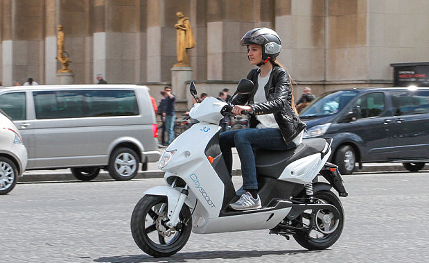 Paris adopte le scooter électrique