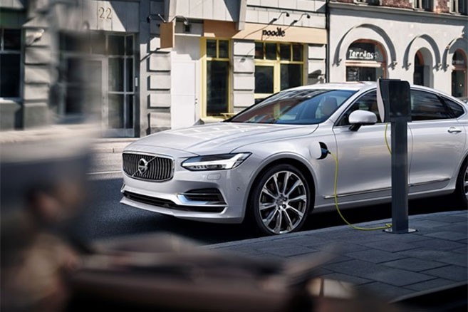 Volvo rejoint les allemands pour un standard mondial pour la charge rapide