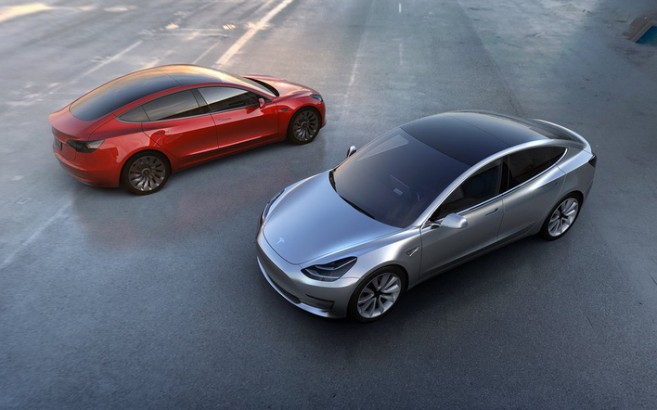 La Tesla Model 3 est disponible en trois versions : Standard, Grande Autonomie et Performance 