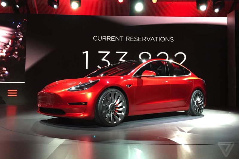 Que ceux qui ont commandé la Tesla Model 3 lèvent la main !