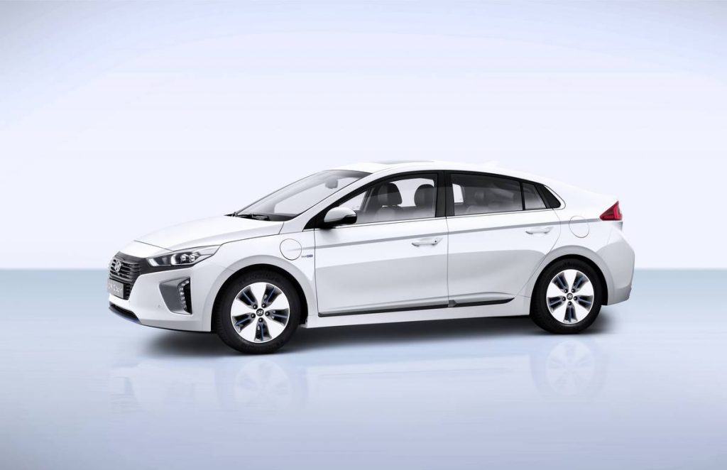 Hyundai Ioniq hybride rechargeable autonomie, fiche technique, prix