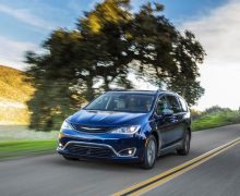 Chrysler Pacifica : le monospace hybride rechargeable entre en production