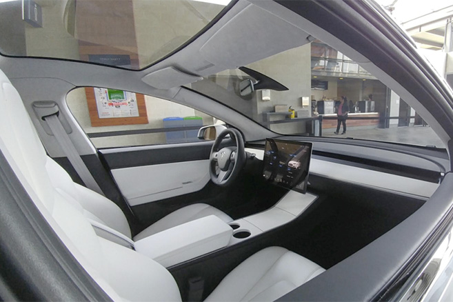 Tesla Model 3 : première image officielle de l’intérieur