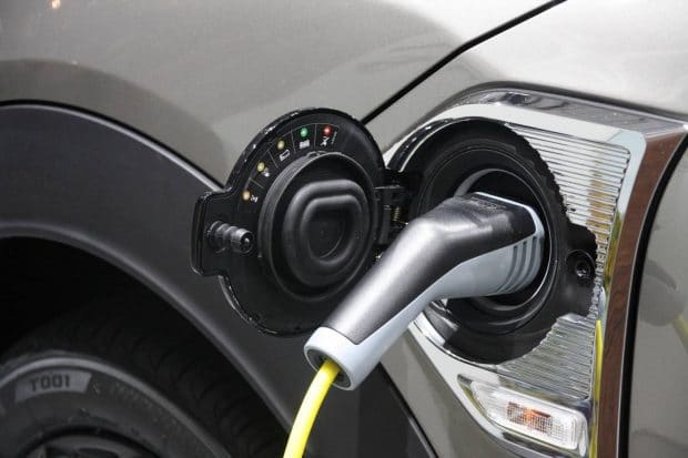 3 bonnes raisons de charger sa voiture hybride rechargeable