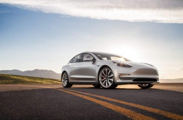 Jantes, toit panoramique, conduite autonome… Quelles options pour la Tesla Model 3 ?
