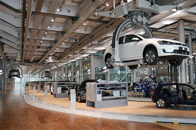 Usine de verre : sur les lignes de production de la Volkswagen e-Golf
