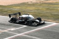 Cette voiture électrique atteint les 200 km/h sur circuit… sans pilote