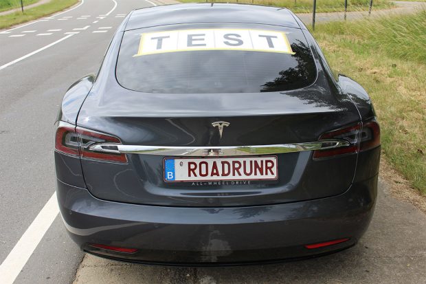 Record : 900 km d’autonomie en une charge avec une Tesla Model S