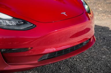 Tesla demande 2500 $ pour commander la Model 3