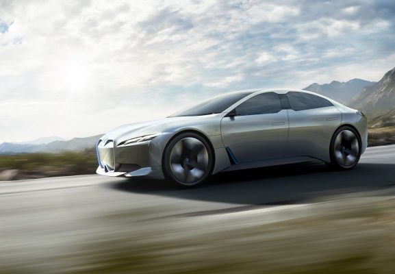 BMW i Vision Dynamics : une BMW i5 pour contrer Tesla à Francfort