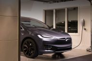 Daimler emprunte un Tesla Model X et le transforme en épave