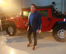 Arnold Schwarzenegger dévoile un Hummer 100% électrique