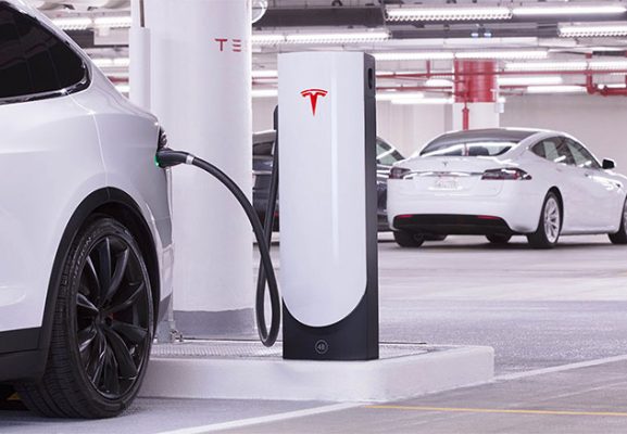 Tesla : un nouveau modèle de superchargeur pour le centre-ville