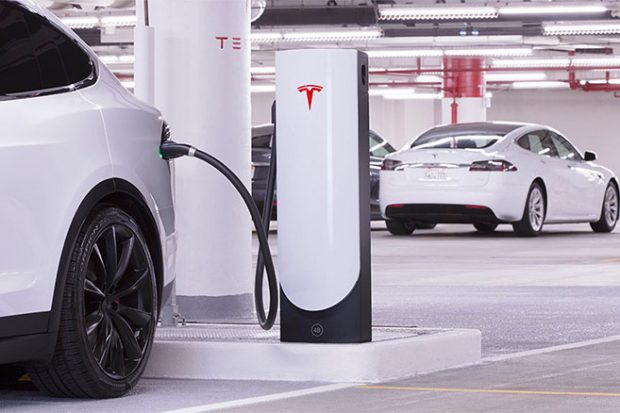 Tesla : un nouveau modèle de superchargeur pour le centre-ville