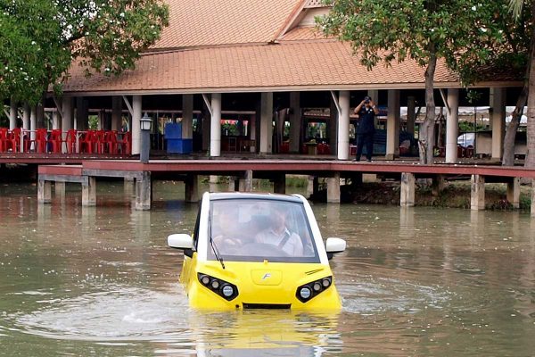 Crue à Paris : il est temps de passer à la voiture électrique flottante !
