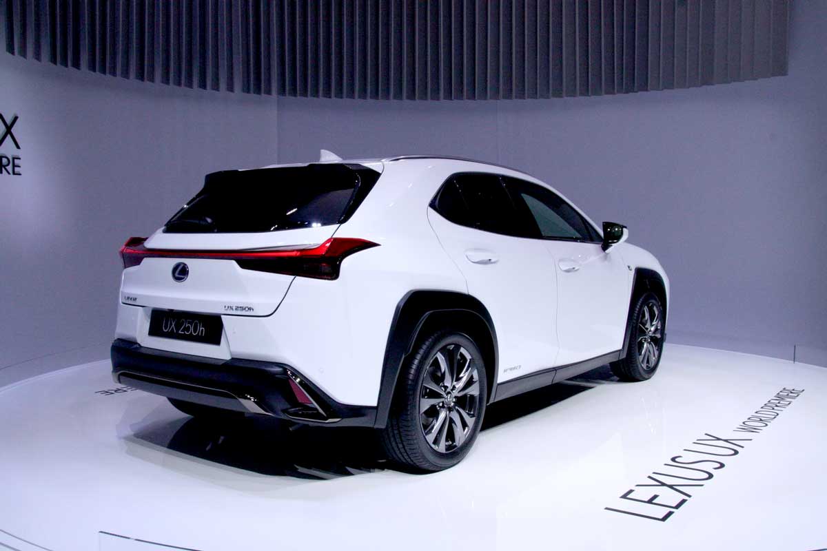 Toyota Lexus hybride toute à Genève