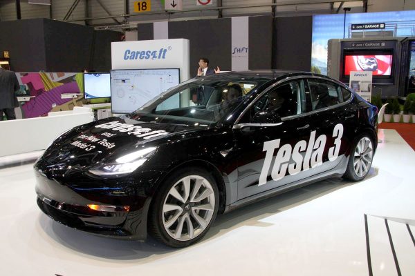 Vidéo : la Tesla Model 3 au salon de Genève