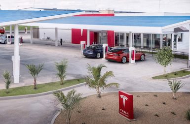 Tesla va construire un superchargeur drive-in rétro-futuriste